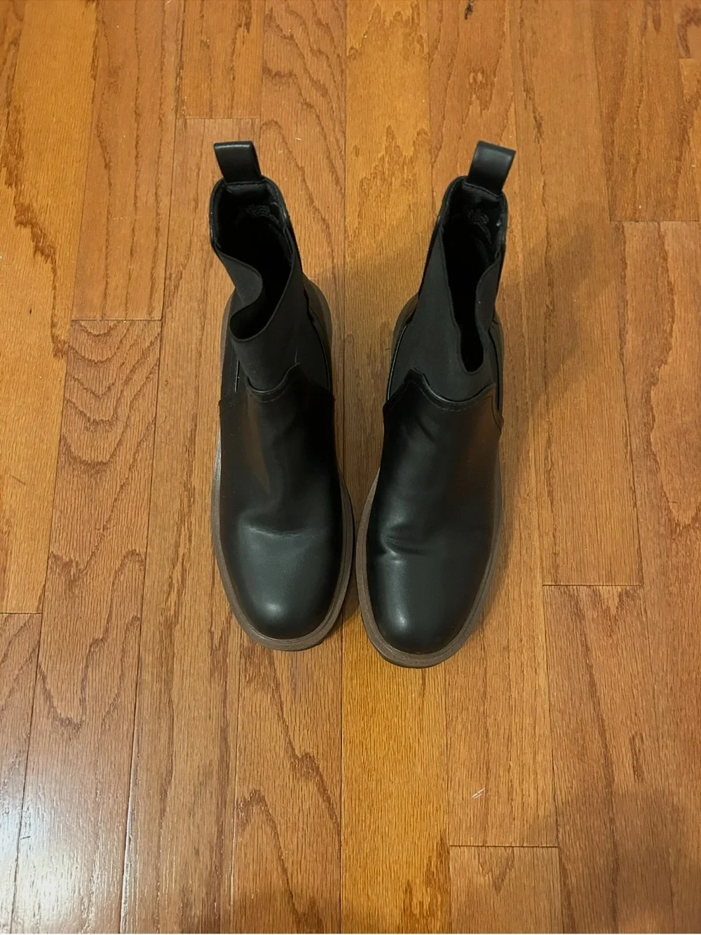 Black Chelsea Lug Sole Ankle Boots Women's Size 8.5 Modern Chunky Platform
